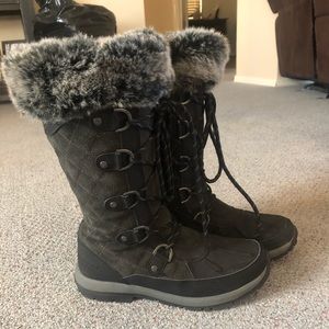 Bearpaw quilted snow boots with fur